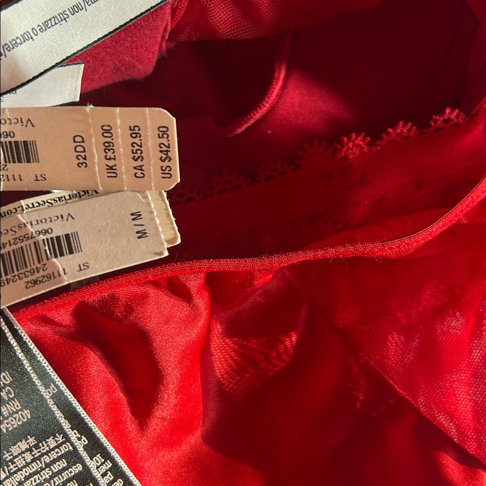 Red Lace Lingerie Set - Picture 3 of 3